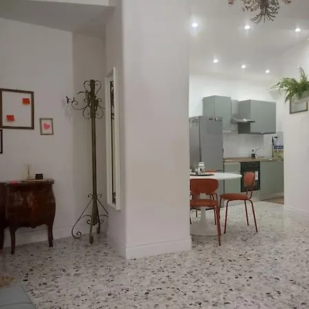 La Casa Di Madhu Διαμέρισμα *